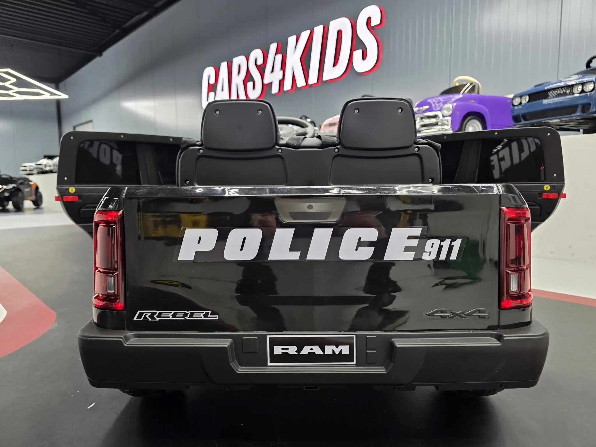 Polizei Dodge RAM Elektro Kinderauto - Mit Ledersitz und EVA Reifen, Bluetooth, Federung, Fernbedienung, MP3