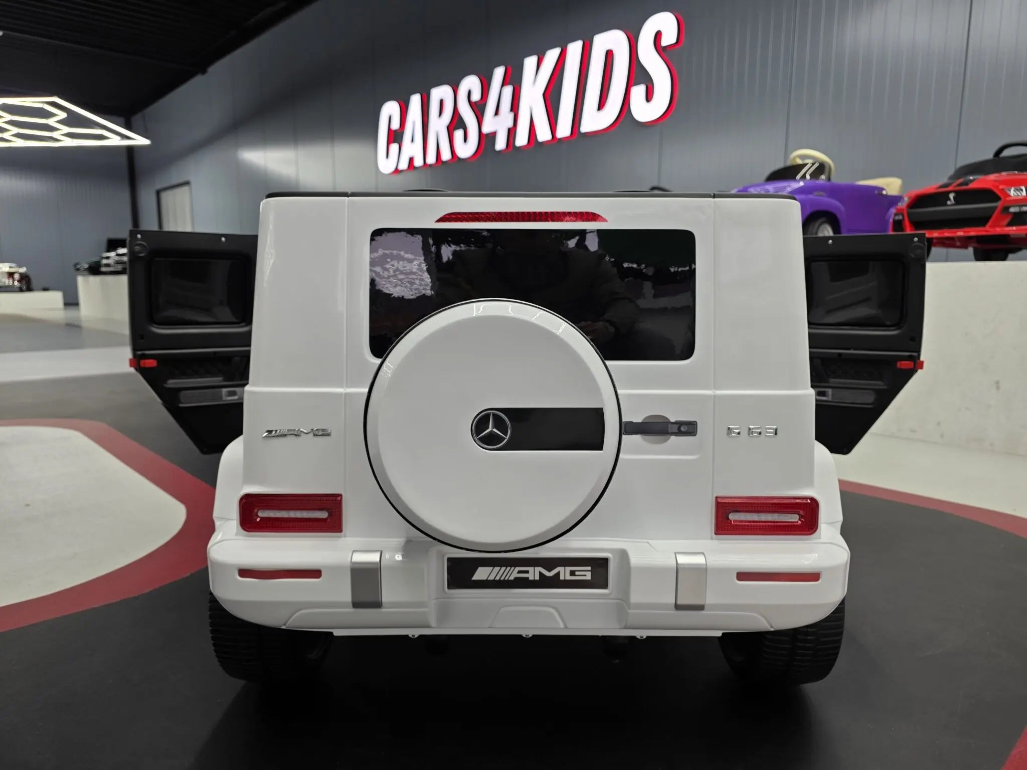 Mercedes G63 AMG 2-Sitzer Kinder Elektroauto lizenziert in weiß oder schwarz – Leder, 8km/h, EVA, Fernbedienung, MP3, Stoßdämpfer