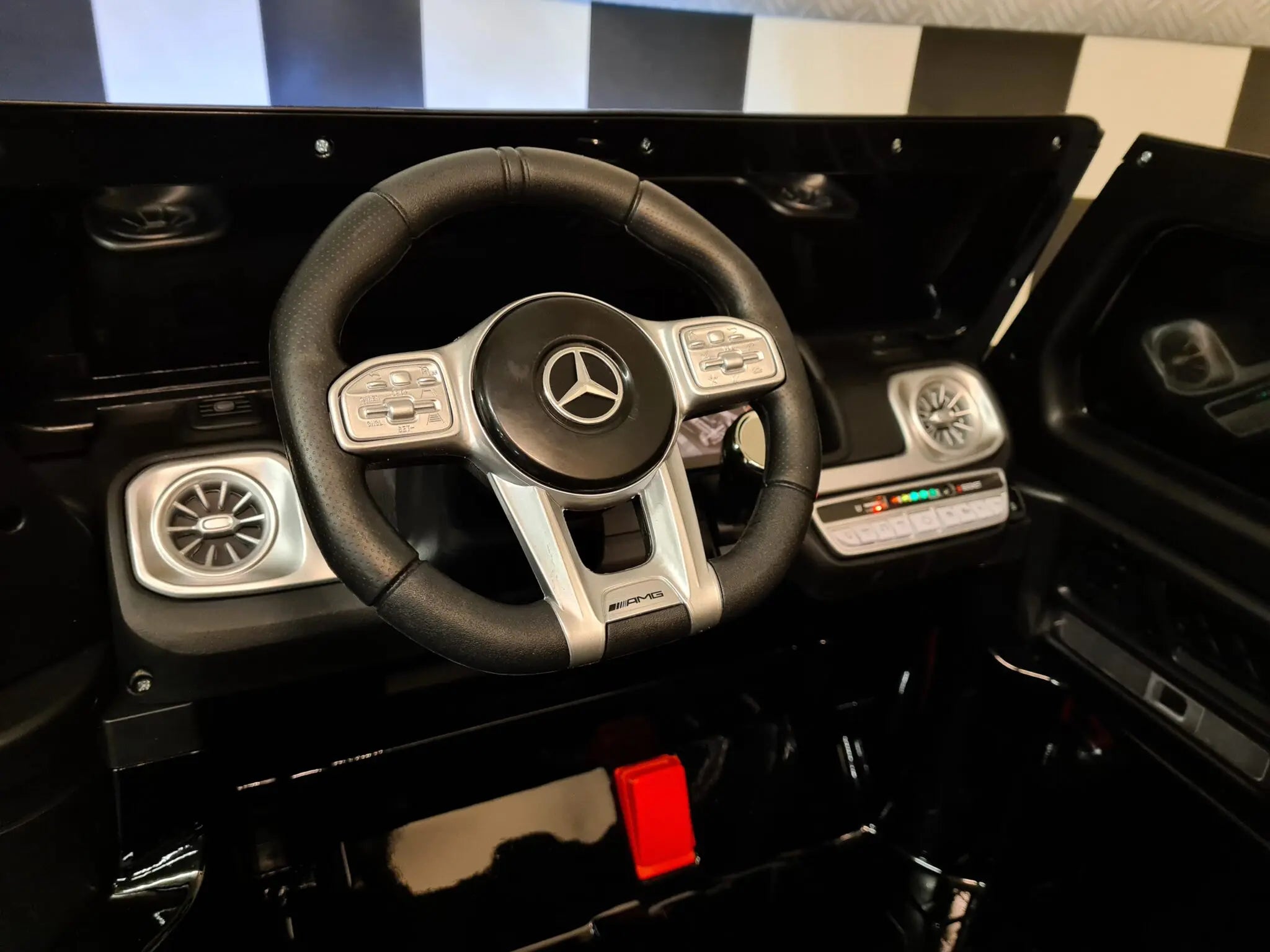 Mercedes G63 AMG 2-Sitzer Kinder Elektroauto lizenziert in weiß oder schwarz – Leder, 8km/h, EVA, Fernbedienung, MP3, Stoßdämpfer
