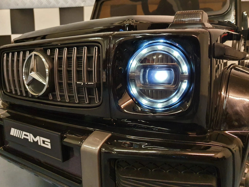 Mercedes G63 AMG in Schwarz – Kinder Elektroauto lizenziert mit Ledersitzen, Vollgummireifen, Fernbedienung, MP3, Stoßdämpfer